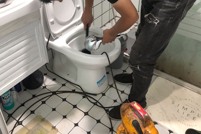 赣县马桶堵塞自己疏通还是找师傅?专业上门服务让你省时更省心